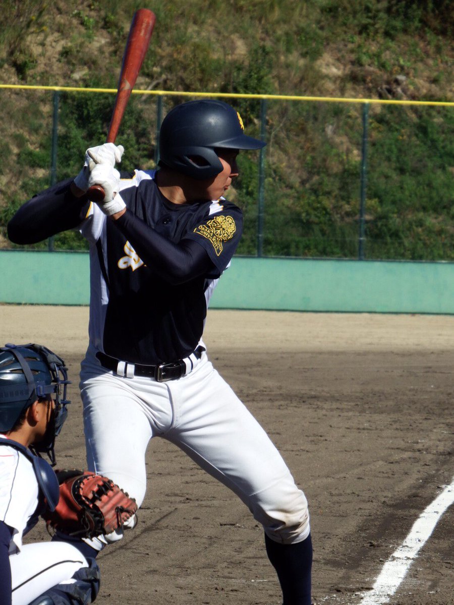 osakasandai_bbc's tweet photo. 来季期待の選手#9
・井本哲平①（倉吉北）捕手 右/右
平日授業の合間、毎日グラウンドに上がるほどの練習熱心なルーキー。181cmは捕手陣でNO.1。打って守れる捕手を目指す。 https://t.co/pyoppE3MgA