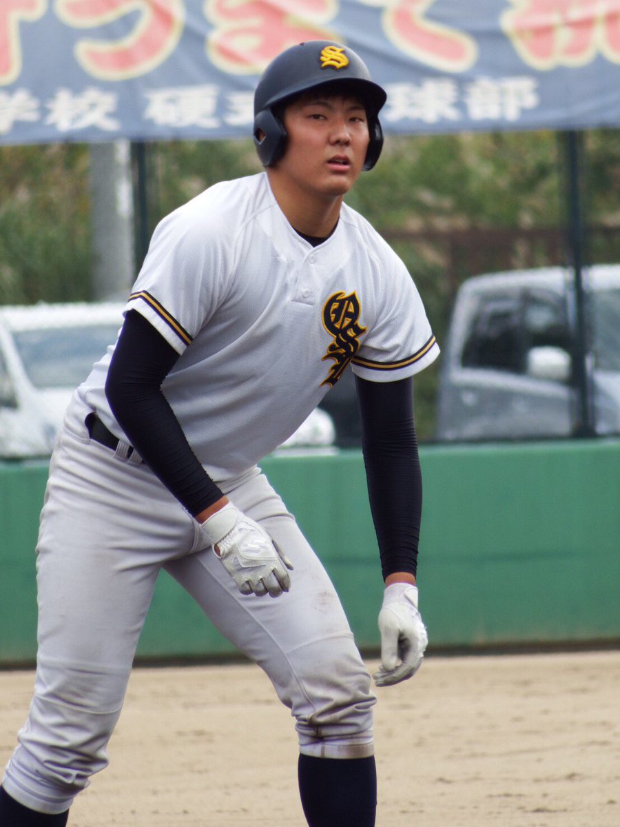 osakasandai_bbc's tweet photo. 来季期待の選手#9
・井本哲平①（倉吉北）捕手 右/右
平日授業の合間、毎日グラウンドに上がるほどの練習熱心なルーキー。181cmは捕手陣でNO.1。打って守れる捕手を目指す。 https://t.co/pyoppE3MgA