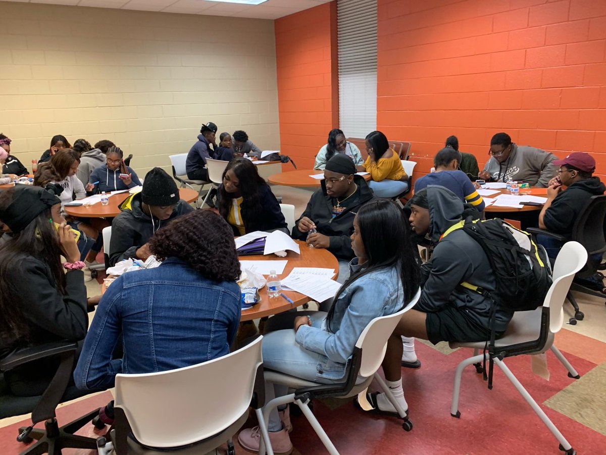 ChristaleSpain's tweet image. Meanwhile over at Team SC for @CoryBooker...we’ve got a packed house at a Phonebank/Debate Watch Party tonight!!! @bing_monique is CRUSHING IT!!! #MightyMo ☎️ #DemDebate