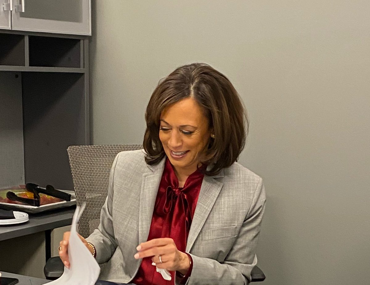 miranda_barrie's tweet image. She&apos;s red-y. #DemDebate5