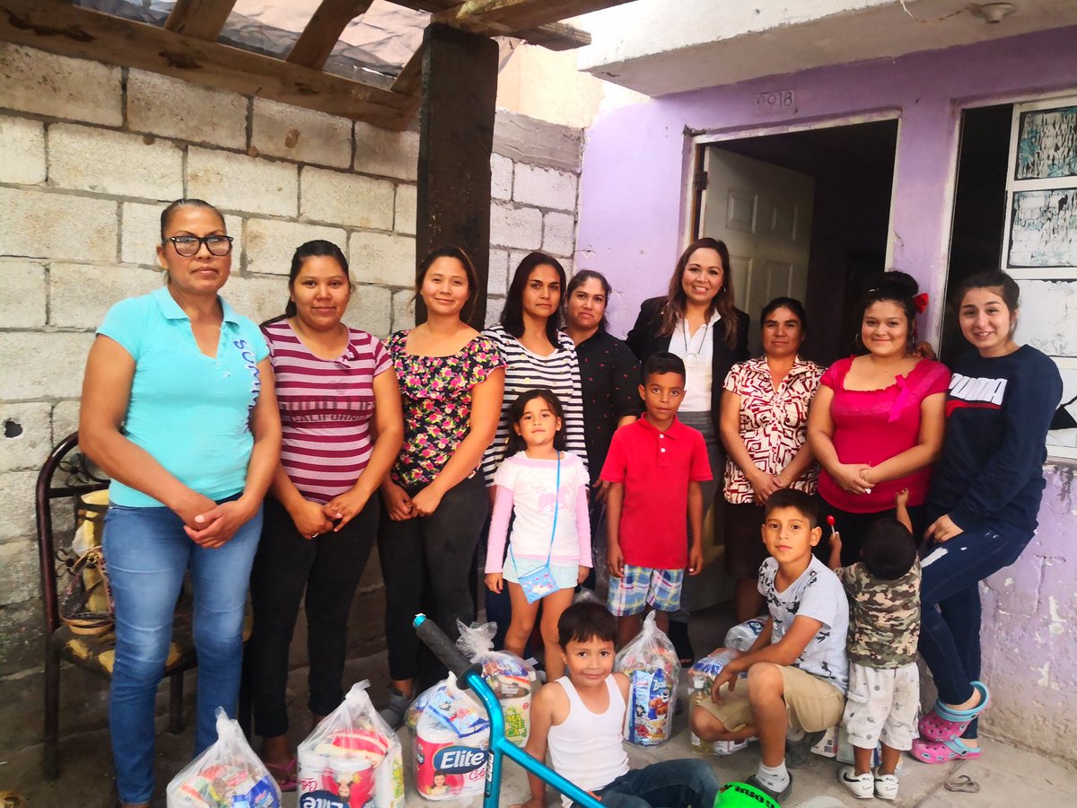 VerdeEcologista's tweet photo. El dia de hoy nuestra regidora la maestra Liz hizo entrega de los tantos compromisos que se tienen con la militancia. 
Como bien dice nunca es suficiente pero siempre entregando el corazon 💚 en estas bonitas actividades.@BetoLun95190867 @coahuila_verde https://t.co/UBgAcy6EO3