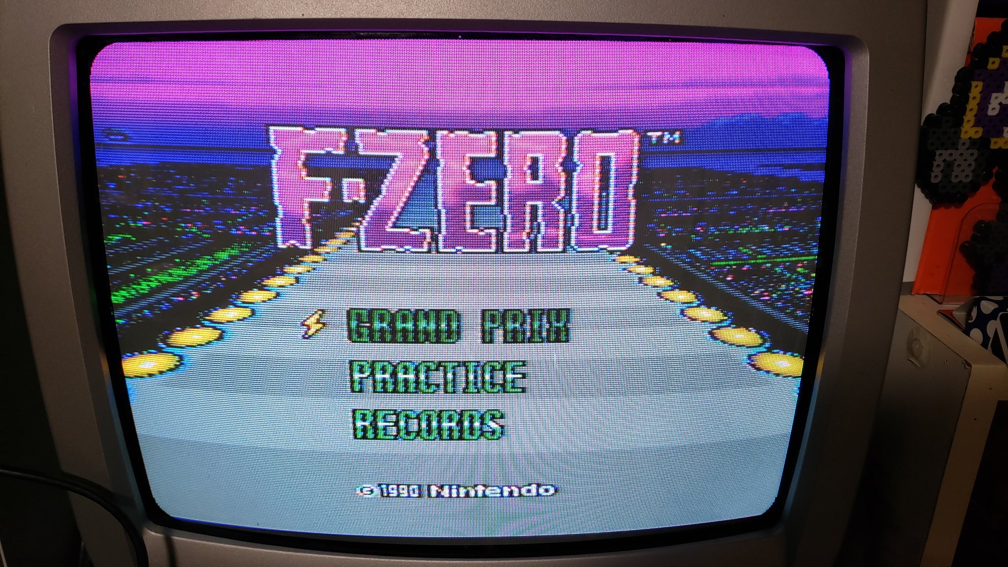 タックルマン 今日はスーファミの誕生日 F Zeroで遊んでます ローンチソフトにしてレースゲームの最高峰 スーファミではこれを超えるレースゲームは結局出なかったように思います レトロコンシューマー愛好会 レトロコンシューマー愛好会 タックルマン 今日はスーファミの誕生日 F Zeroで遊んでます ローンチソフトにしてレースゲームの最高峰 スーファミではこれを超えるレースゲームは結局出なかったように思います レトロコンシューマー愛好会 レトロコンシューマー愛好会