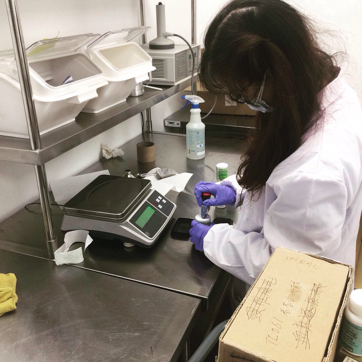 EssenceBio's tweet image. Happy Wednesday evening! Today our techs were doing some formulations for customers ☺️We enjoy all the formulations our practitioners and our team creates!!
#bioessencehealthscience #btswednesday #customformulation #tcmherbs #supplements #helpingphysicians #irvine