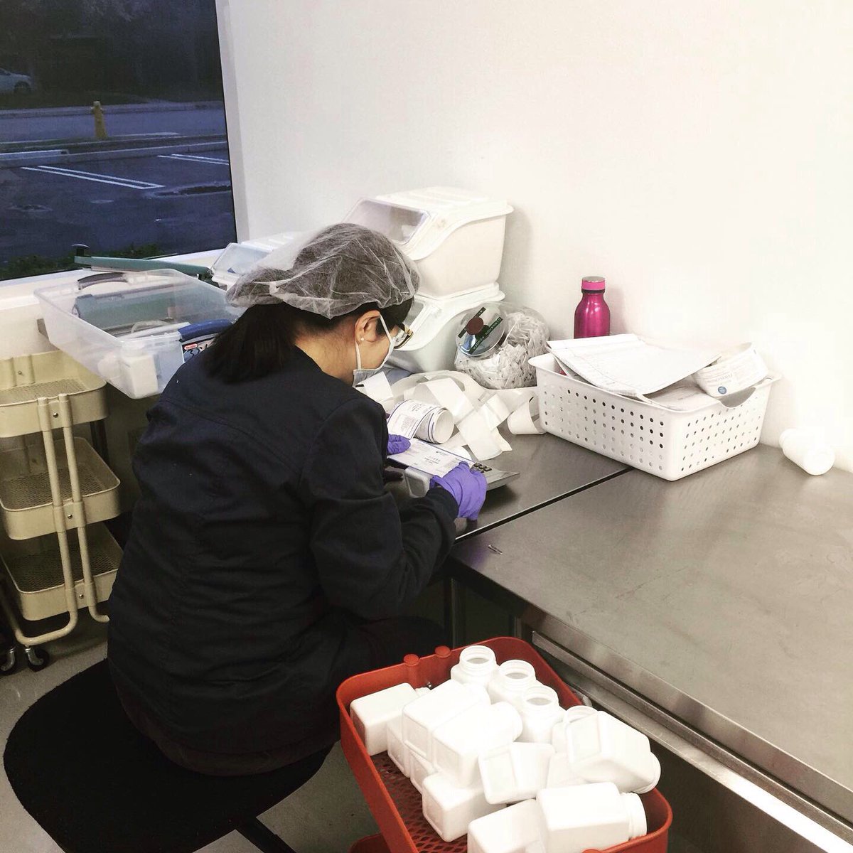 EssenceBio's tweet image. Happy Wednesday evening! Today our techs were doing some formulations for customers ☺️We enjoy all the formulations our practitioners and our team creates!!
#bioessencehealthscience #btswednesday #customformulation #tcmherbs #supplements #helpingphysicians #irvine