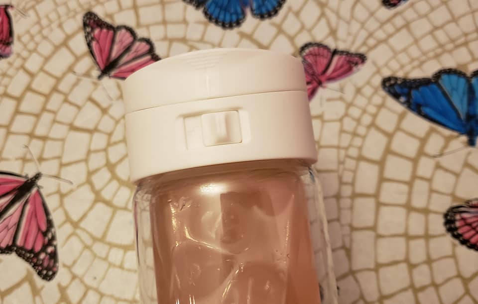 PinkKittyBB's tweet photo. Glasstic Shatterproof Glass Water Bottle.
This glass water bottle is by far the best I have ever tested. It has a unique LOCKING lid, and I love that it has a carrying handle on it,
https://t.co/Af5VJfyvsL https://t.co/MBk8Wc3Z3t