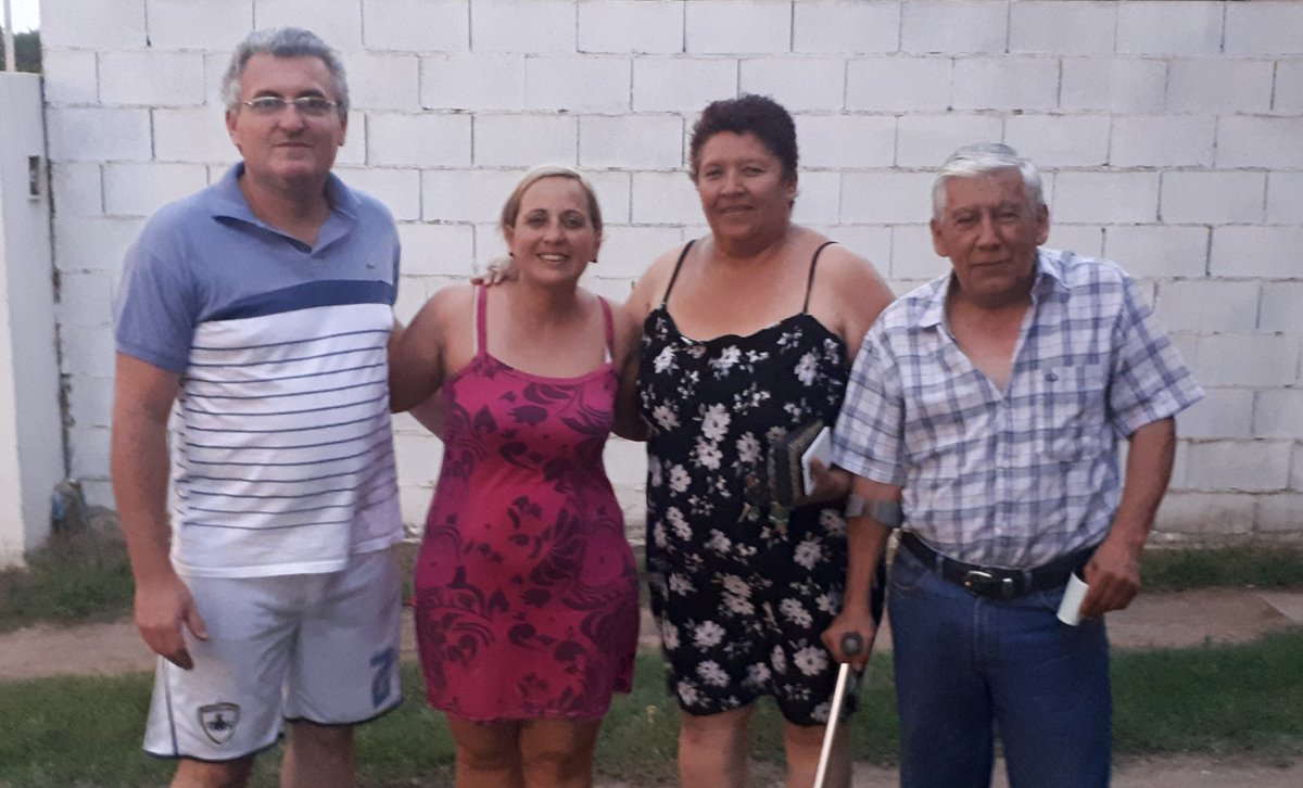 ROOMIL_163's tweet photo. Hice entrega a la Comisión #ClubDefensores de un Cheque por $22.500 Creemos q las asociaciones deportivas son la pieza fundamental para q los deportes sirvan como una herramienta para generar valores y desarrollo social en la comunidad.Gracias Legis @LauraLabat por las gestiones. https://t.co/vrk1wOD9CK