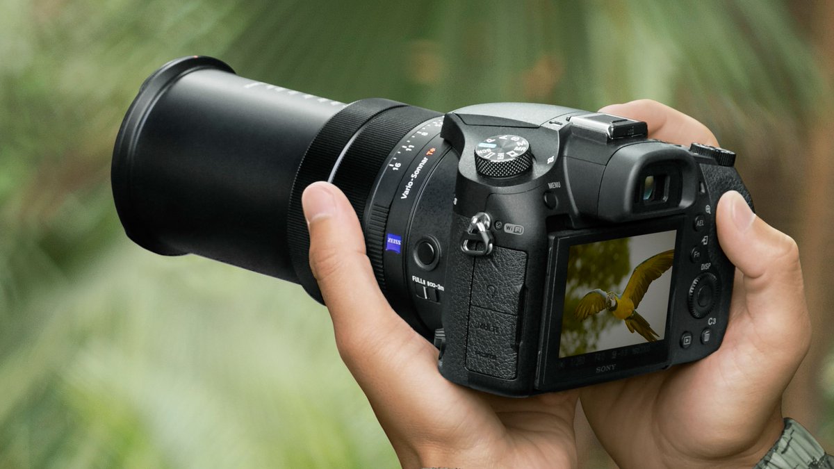 SonyElectronics's tweet image. Same camera. New features. (Firmware 2.00 is now available for the RX10 IV. Learn more and update here👉  bit.ly/RX10IV2) #SonyRX