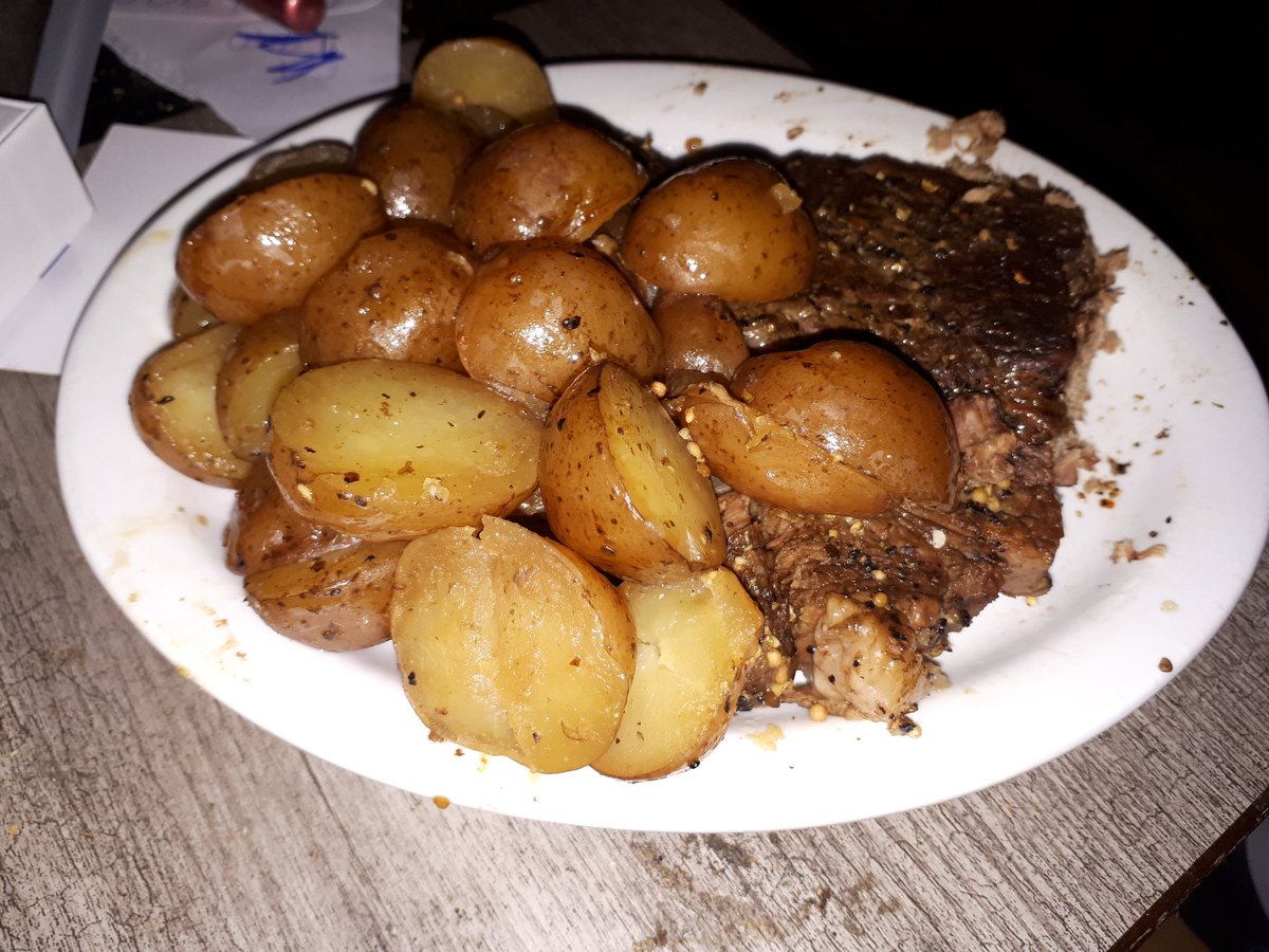 HuskerFox's tweet photo. Update: Dinner is delicious.
#FursThatCook
#CookingFurs
#ThickMeat π https://t.co/73851Q0SFI