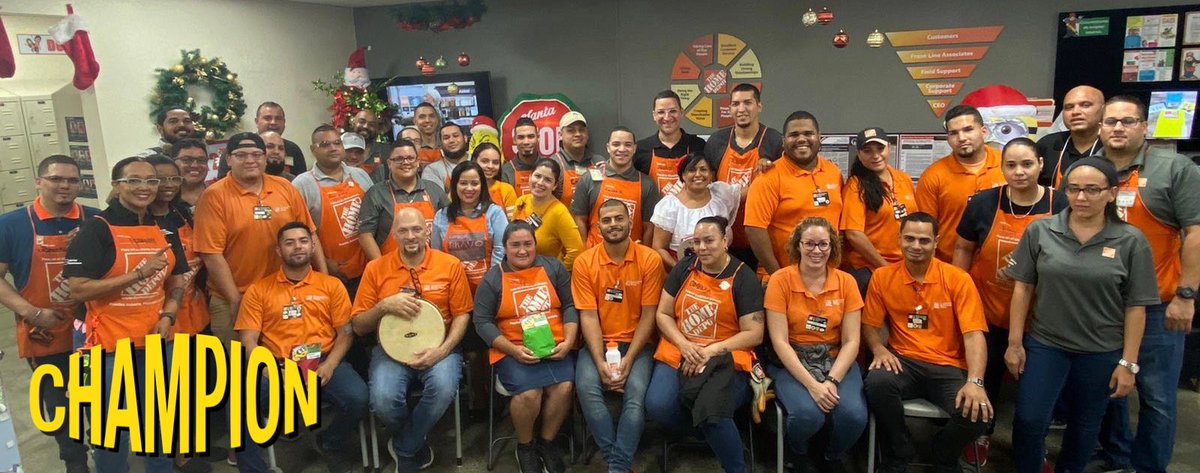 KarolynOc's tweet photo. Freight Appretiation Night 🎉 Thanks Night Team for all you do! Too much fun 😃💚 #OneTeanPR #METPR #FreightTeam #Team6401 @topi_16 @VictorHRosario https://t.co/mCWlNI3wfa