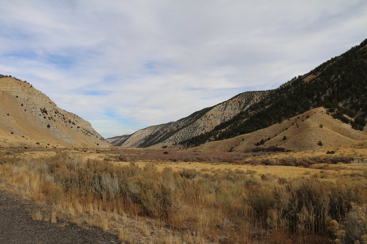 RyanDBeam's tweet photo. Yesterday I finally got to tour many of the areas through which the proposed @UintaBasinRWY oil train would cut. Besides being a disaster for clean air, clean water, and climate change, the railroad would rip these places in two.
#KeepItInTheGround #StopTheUBR https://t.co/sGPh0mf4MJ