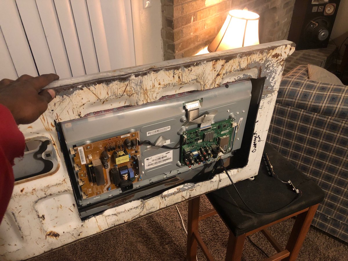 huslinhusker405's tweet photo. Weβre getting there slowly finally got the πΊ mounted were I want it . Still need to make some brackets for extra extra support . Sheβs fit snug. progress is progress πβΌοΈ#MiniTruckin #HardBodyHardLife #RachetLifeCustoms #OGStyle π https://t.co/0tD3zhTtga