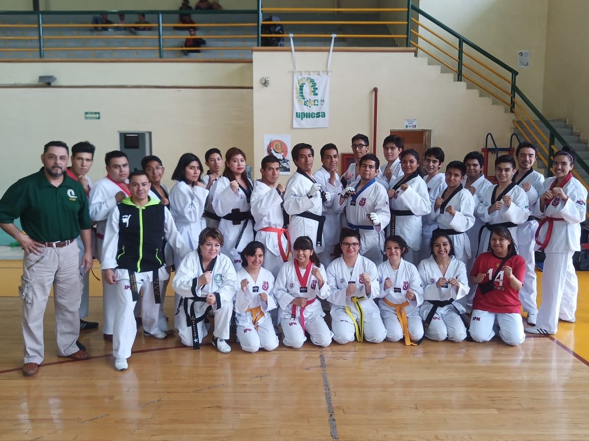 Onofre_58's tweet photo. Alumnos de UPIICSA IPN después del intercambio en la disciplina de taekwondo #TkdIpn https://t.co/Hj63CH02vS