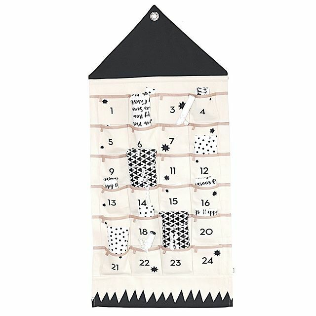 Werbung, da Verlinkung • Christmas presents | Ich war heute ohne meine Kinder einkaufen (was super selten vorkommt) und habe die restlichen Adventskalendergeschenke besorgt. Wie jedes Jahr, wird unser befüllbarer Haus-Adventskalender von <a href="/fermliving/">fermLIVING</a> … ift.tt/2Ox2Onx