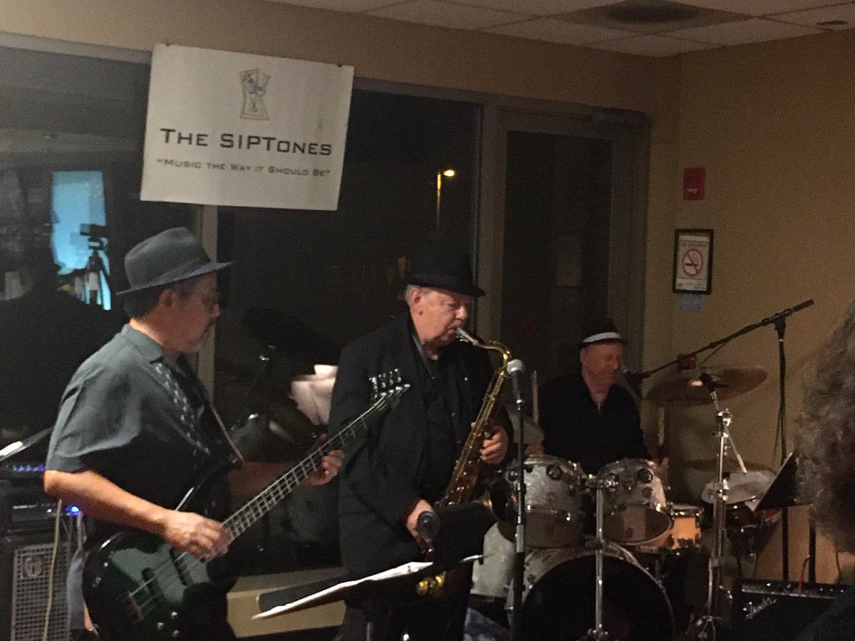 daveclardy's tweet photo. The SIP Tones, Jon Arnold, Rick Hathaway, Steve Leaden, Chuck Vondra and Joe Rubio. SCTC annual conference @SCTCconsultants #sctc #mitel #mitelconsultantrelations
#Sctc19 #chicago https://t.co/kHmJwbRMY2