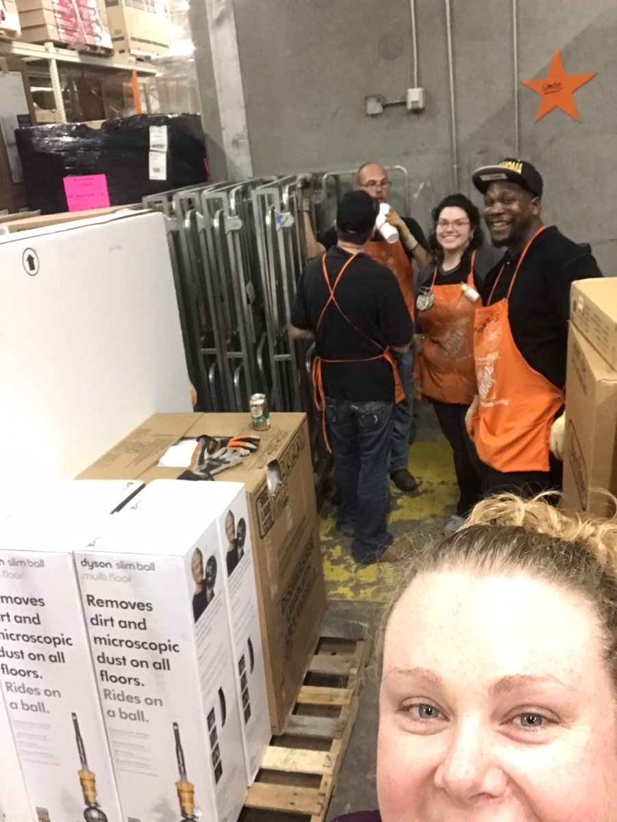I’m ran the unload tonight! Great kickoff by <a href="/keithkomata/">keithkomata</a> and the team is staying safe by hanging out with ‘Charlie’ while they pacer is in use! <a href="/TheTyCollier/">Ty Collier</a> @bmerrill1978