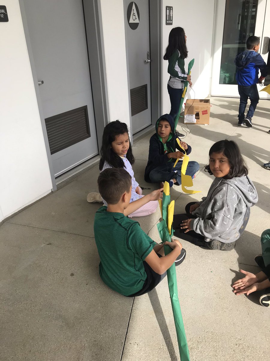 Flitteringteach's tweet photo. Students learned about and created a 3 sisters Wampanoag garden mural and then prepared a traditional stew with these ingredients. #CrossAgeLearning @LiannaGranado @RioSTEAMSchool #rioschools https://t.co/Eorc8fMA4T