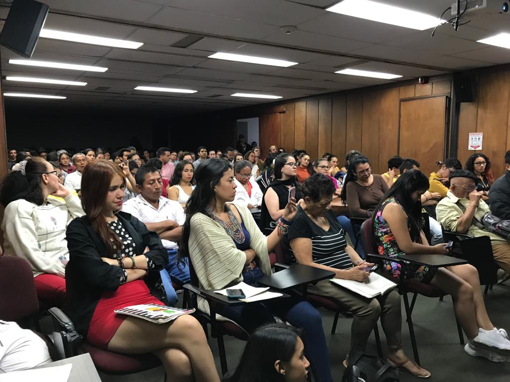 Defensavida's tweet image. #DefensorasDelTerritorio El Colectivo de Mujeres Defensoras del Territorio realizó un cineforo en el que se presentó el documental Kitek Kiwe, nuestra memoria y se realizó un conversatorio con la participación de la líder indígena Lisinia Coyazos Yule.