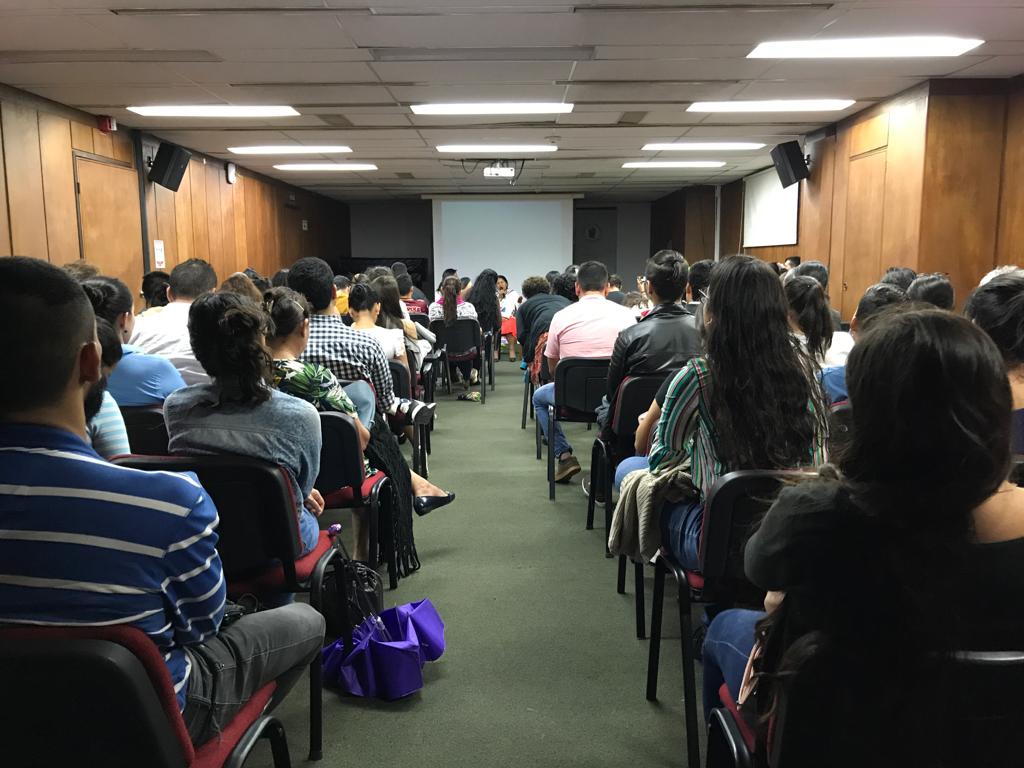 Defensavida's tweet image. #DefensorasDelTerritorio El Colectivo de Mujeres Defensoras del Territorio realizó un cineforo en el que se presentó el documental Kitek Kiwe, nuestra memoria y se realizó un conversatorio con la participación de la líder indígena Lisinia Coyazos Yule.