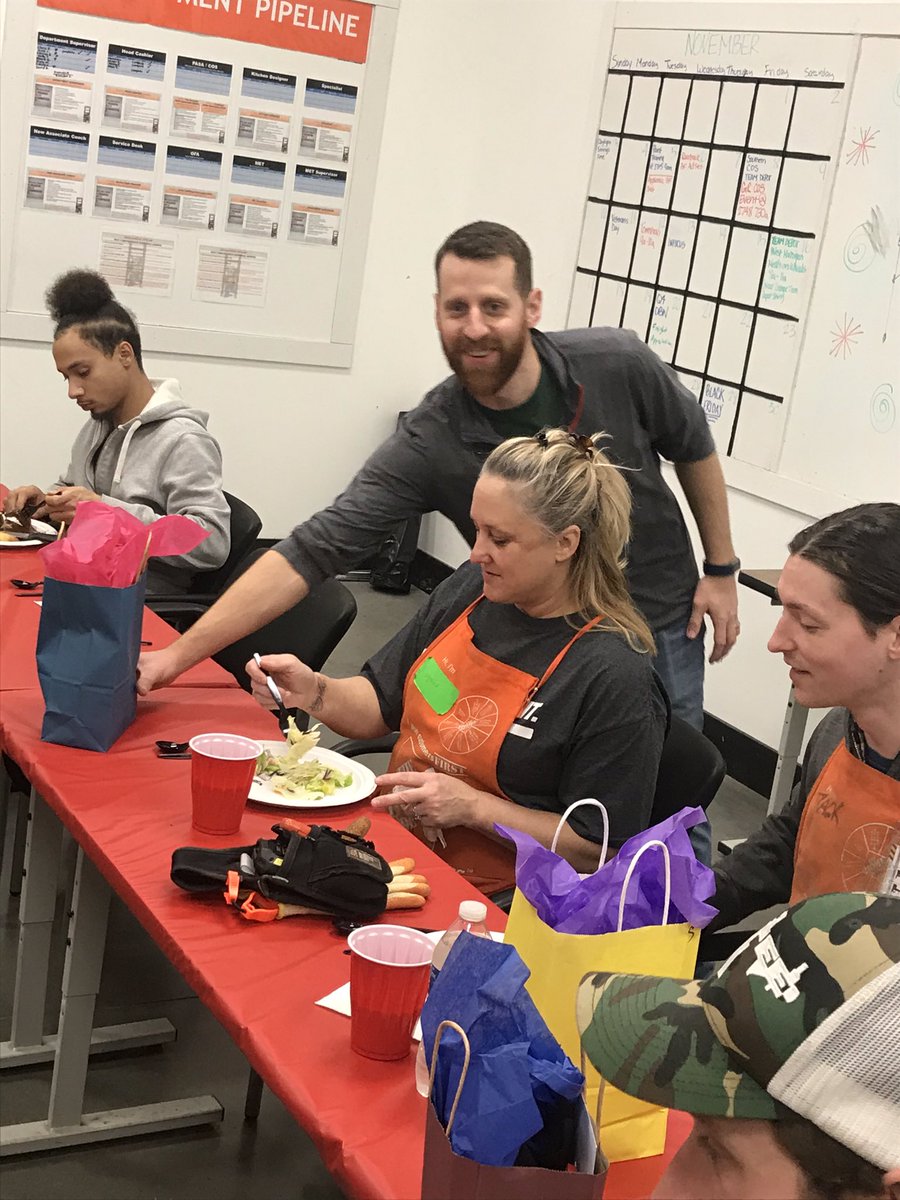 JanaVugteveen's tweet image. Freight Appreciation @HomeDepotGrndvl DS’s and ASM’s unload the truck and freight team eats steak, baked potatoes, Olive Garden salad with root beer floats 👊🏼 WE ❤️ OUR TEAM! @bobsaniga @RAshley89 @mattmehalko @RRadakovitz @kathyraglin840 @nate_knowles #LateNightSamePage 🔥🤗👊🏼