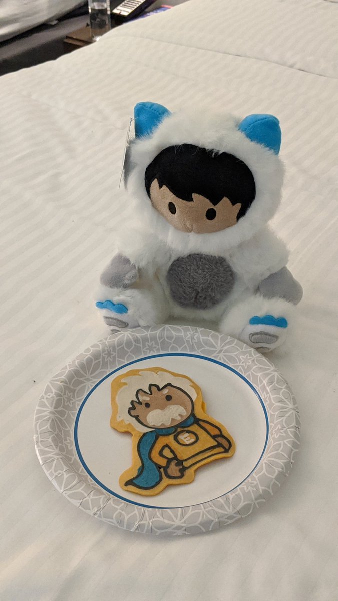 IAmRangerKristi's tweet photo. Yeti Astro wants to eat my pancake but I won't allow it. https://t.co/Lqjx5CEkru