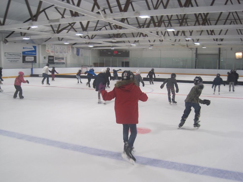 VulcanPrairiev1's tweet photo. Today the Grade 5/6s had their skating. Tomorrow the Grade 1/2s and 3/4s skate. We appreciate the use of the town arena. #fitness #skating #recreation https://t.co/4ijy9lOPMT