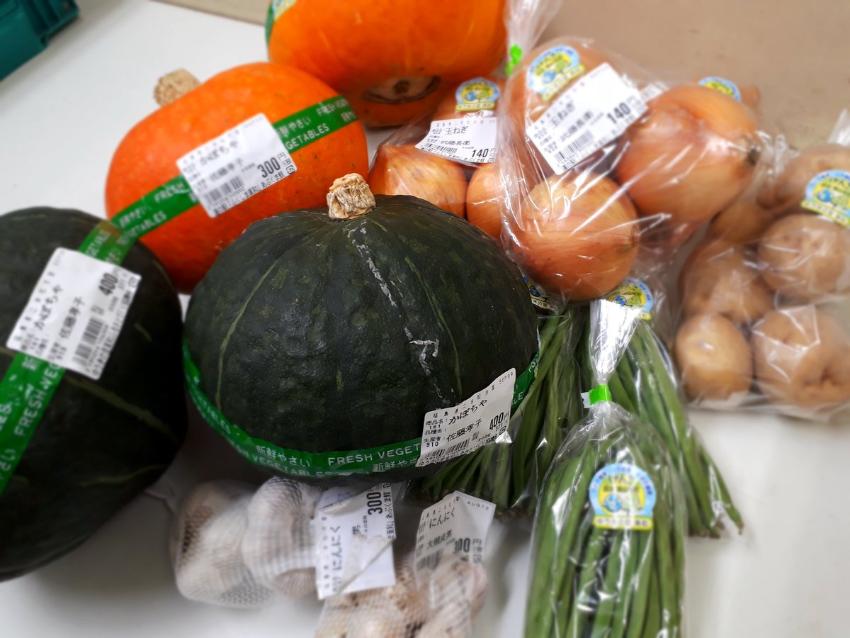 新宿御苑 サービス施設 福島から新鮮野菜が届きました 旬の野菜をふんだんに使った 磐梯山ジオパークカレー は レストランゆりのきとカフェはなのきの人気メニュー これからキッチンで環境に優しいエコ クッキング調理開始 カボチャの風味をお楽しみ