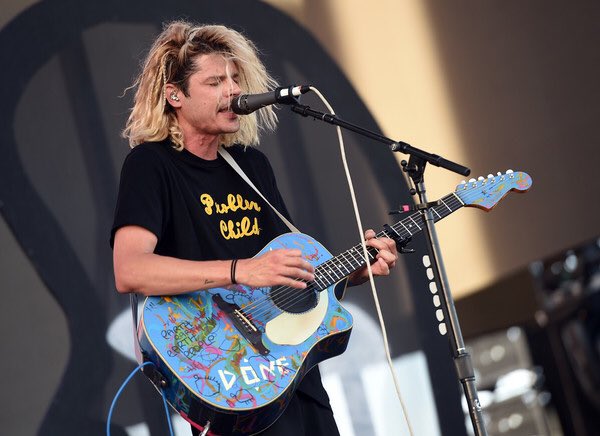 The_Grouplovers's tweet image. Gonna tell my kids this is the single greatest musician of all time.