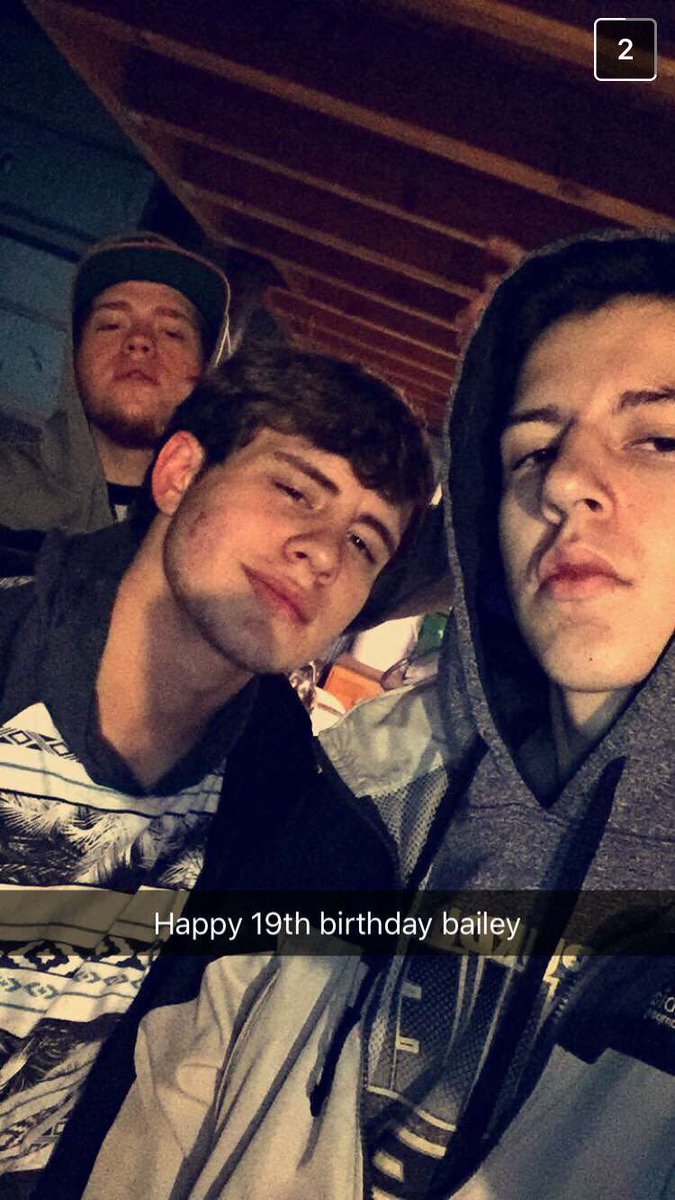 sturgeon_bailey's tweet photo. Id give anything to go back to this night even tho it was a shit show😂😂 the three of us getting fucked up together was always nothing but trouble @jrpullins https://t.co/23UuxUcGk2