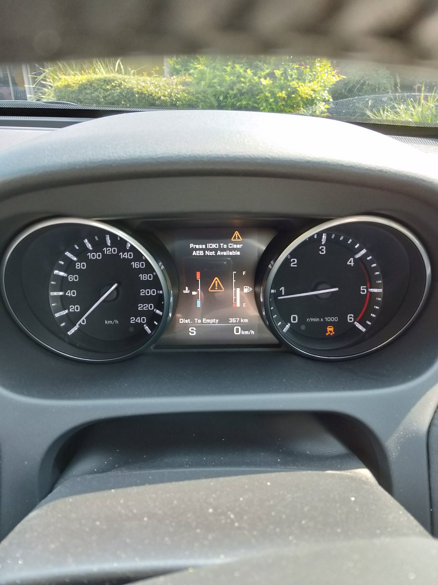 LandroverLemon's tweet photo. 3 faults all at the same time today - it's not like we need any of these vital systems working 💩🤬 #landrover #discoverysport #QualityMatters #lemon 🍋🍋🍋 #CustomerExperience #newlows #lemonlaws #consumerfail #EpicFail  
cc: .@LandRoverAus .@LandRover_UK .@LandRover https://t.co/v4VAEiGhAH