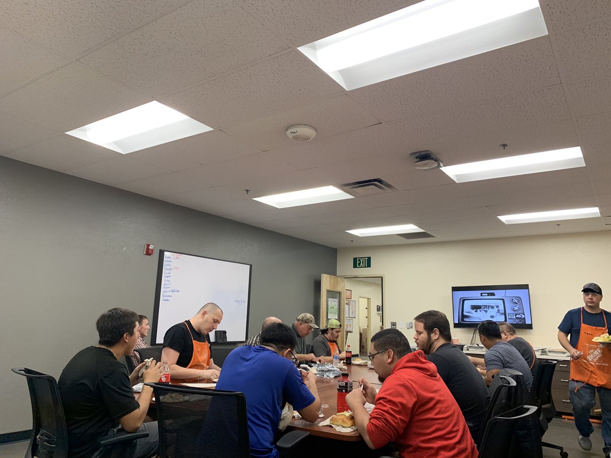 It’s hard to get the #WeCana Freight Crew to slow down... unless you bring in Napoli’s for #FreightAppreciation. <a href="/gullatt_hd/">Wesley.Gullatt-HD</a> <a href="/olson_nigel/">Nigel Olson</a> <a href="/JerrySayles6817/">Jerry Sayles</a> <a href="/julieayala90/">Julie</a> <a href="/jbh8288/">Julie</a> @6817hd <a href="/LewisHom/">Jimmy Lewis</a>