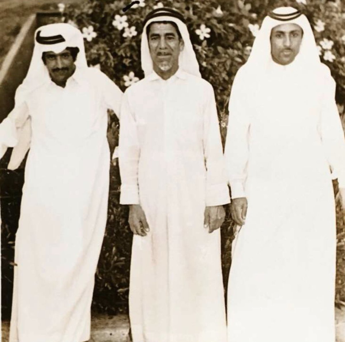 kuwwari's tweet photo. ياقبر علمني عن احوال راعيك
فقيد اللي مايعوض غيابهم
مرحومين يالي كل ماحل طاريكم
يهل دمعي مثل وبل السحابه https://t.co/spvWhb3cxC