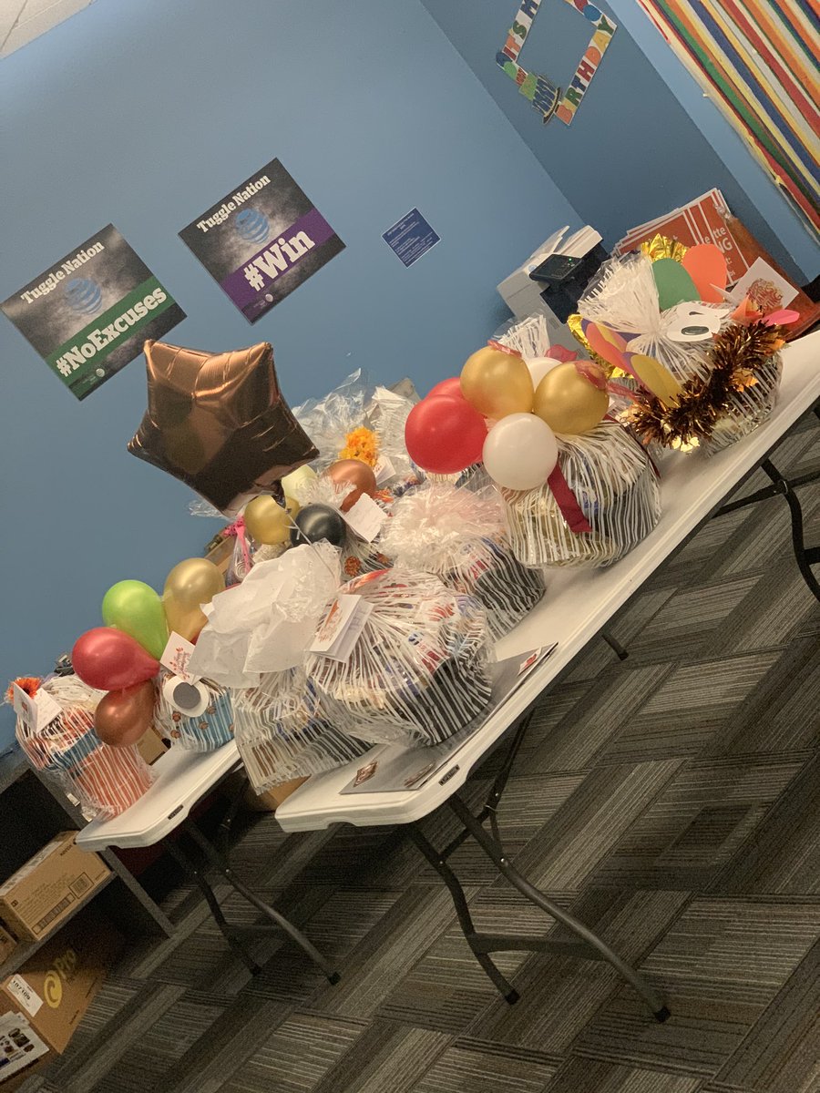 Velle_W504's tweet photo. Happy Thanksgiving from the BWA team!!! 🍂🍁🙂#unitedinthanks #LafayetteUnited #FieldFam #TuggleNation # https://t.co/xgUiNgDMPl