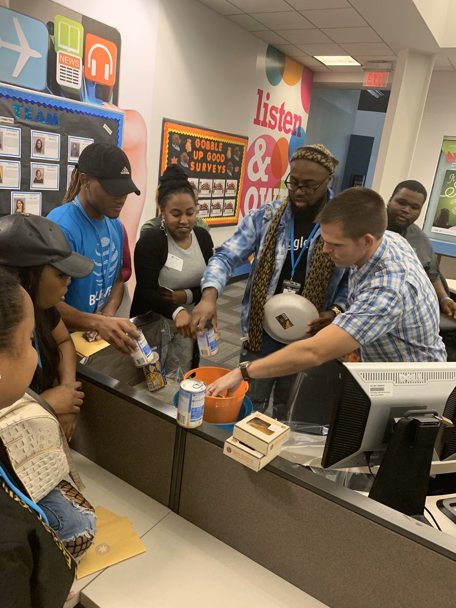 Velle_W504's tweet photo. Happy Thanksgiving from the BWA team!!! 🍂🍁🙂#unitedinthanks #LafayetteUnited #FieldFam #TuggleNation # https://t.co/xgUiNgDMPl