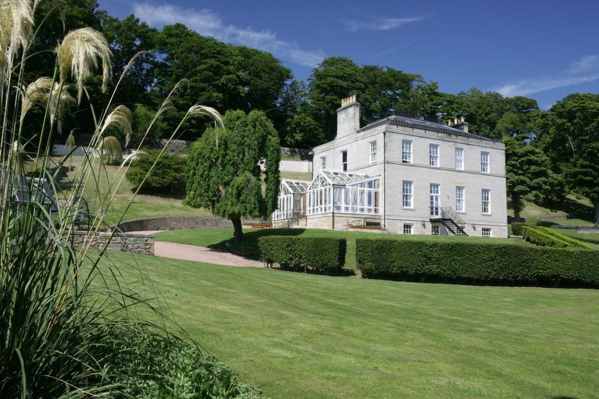 mozandmurray's tweet image. This is a beautiful B-Listed Georgian property with views across the Firth of Forth.  Working closely with our client we designed a stunning conservatory creating space for entertaining and relaxing while capturing their magnificent sea views #conservatorydesign #build #install