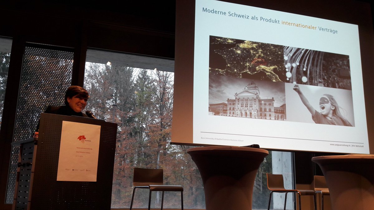 DigitalGovCH's tweet photo. Digitale Verwaltung in der Schweiz - Quo Vadis? Prof. Dr. @alessianeuroni von der @bfh_hesb verortet das #eGov in der Schweiz an der #eGovNetwork 2019 im internationalen Kontext und betont: Der Staat der Zukunft soll Wissen und Knowhow mit neuen Ressourcen integrieren. https://t.co/1JyXnO55XF