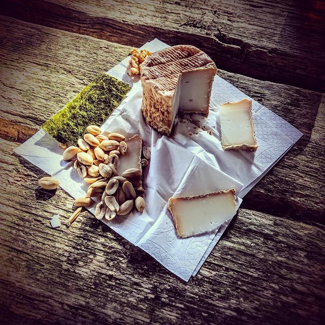 churtichaga's tweet photo. Nice goat cheese brought from Spain with seaweed and sake...a perfect match #Spain #japan #quedo #cheese #caprilac #goat #milk https://t.co/iqiAUk4iYF