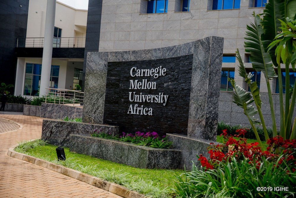 futuristicRW's tweet image. Today we are witnessing the official launch of @cmu_africa new campus facilities; Committed to groom the next generation of tech leaders and innovators, #CMUAfrica is set to graduate over 1800 students in the next 10 years #StudyinRwanda