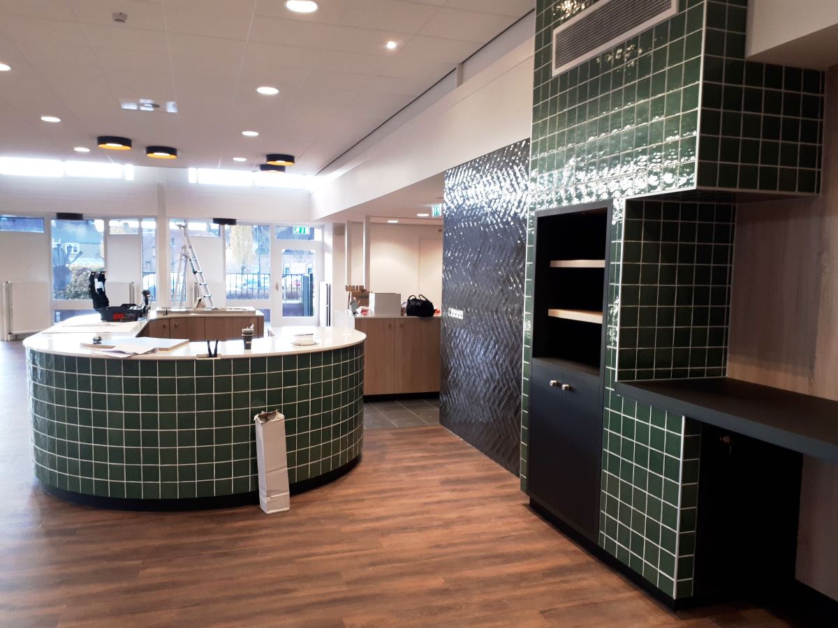 Verbouwing Onze Stede Steenbergen nadert het einde. Een resultaat waar we allemaal trots op mogen zijn en waar de opdrachtgever weer jarenlang mee vooruit kan. 
#onzestede #tantelouise #bouw #steenbergen #verbouwen
berghbouw.nl/verbouwing-ste…