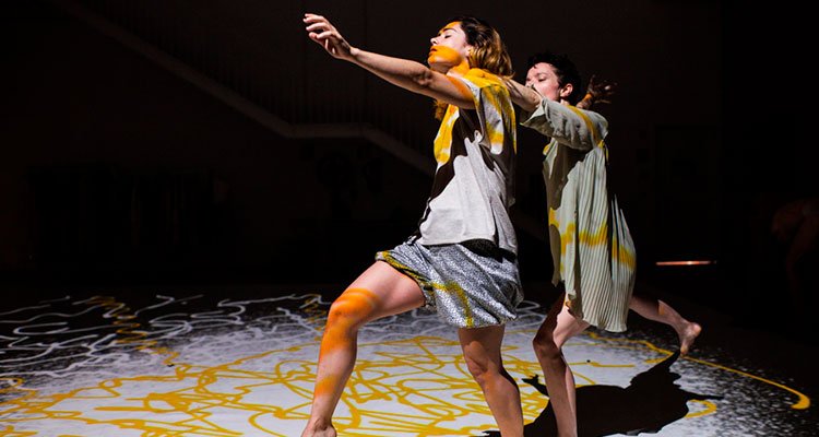 El coreógrafo <a href="/csharonfridman/">Cía. Sharon Fridman</a> visita este domingo <a href="/LaboralCdlC/">Laboral Ciudad de la Cultura</a> para compartir un programa especial de aproximación a su obra

Descubrir la danza contemporánea de la mano de uno de los mejores coreógrafos europeos del momento por sólo 10€! bit.ly/32i8sPd