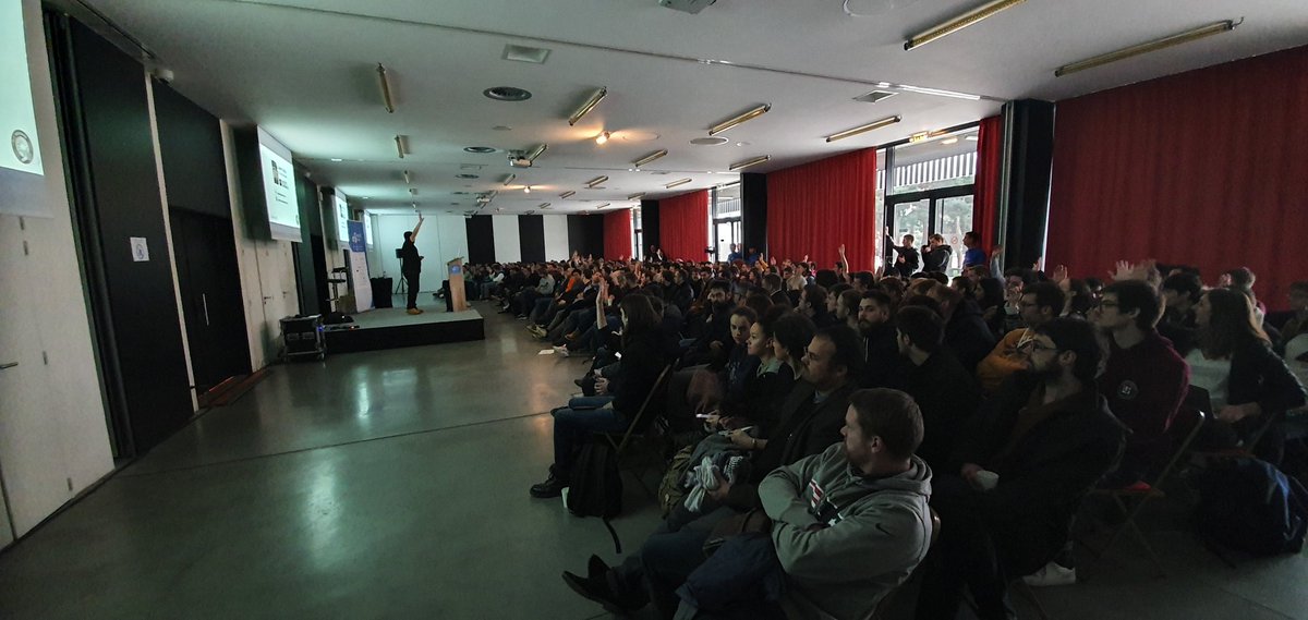 codeursenseine's tweet image. Full packed room  salle C pour @JulienTopcu qui nous explique &quot;Comment se faire #hacker bien comme il faut.&quot; #Codeurs2019 #rainbowtable #sqlinjection ... pour les malheureux retrouvez la conf sur notre chaine youtube !