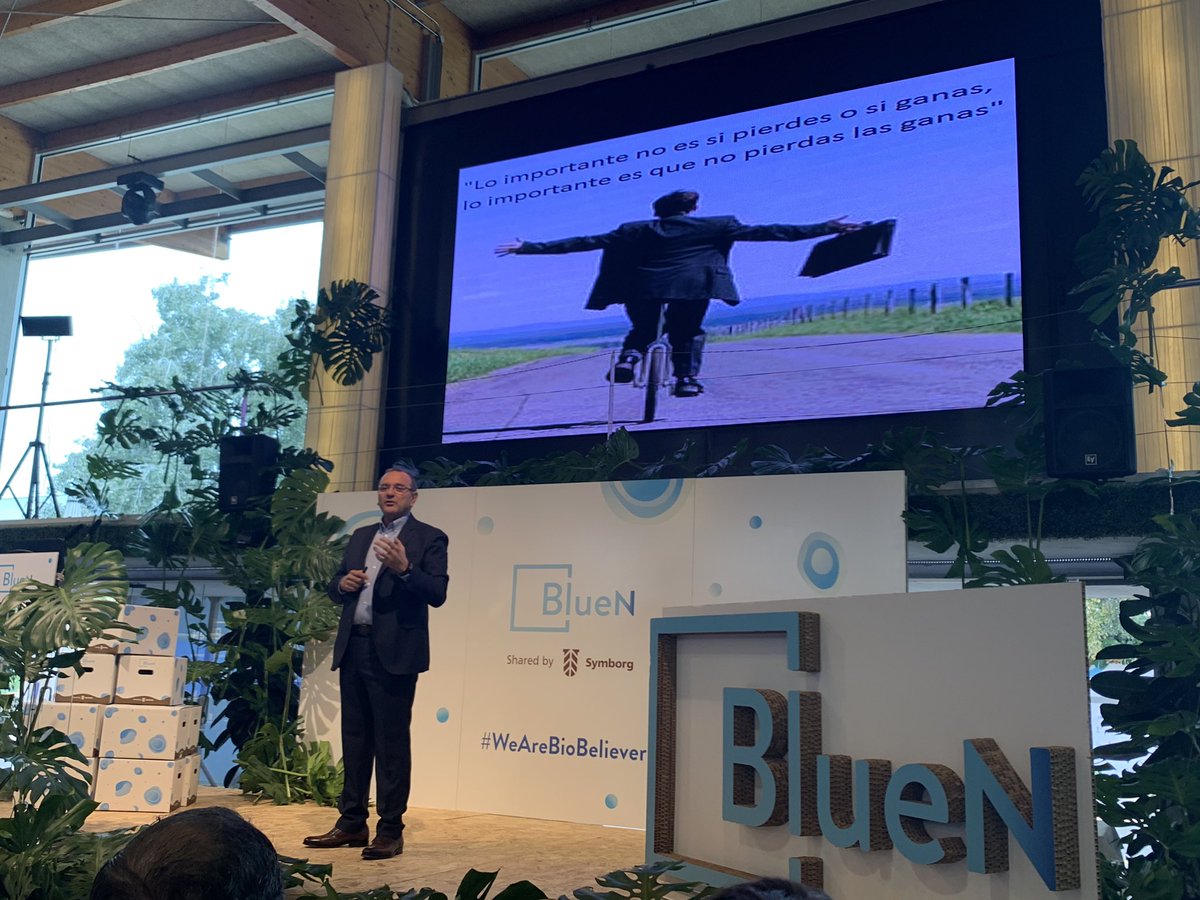 GalaMg's tweet photo. Lanzamiento mundial de BlueN by @SymborgBioAg  Donde @josepomaresbarr nos habla de la importancia de la motivación #wearebiobelievers #BlueN #Dejemosunmundomejor https://t.co/Q98om5vAX9