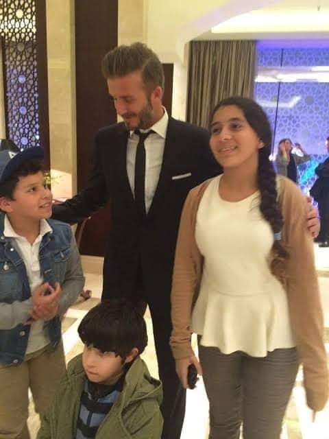 أبناء دراجي..... في أفخم الفنادق.... وسيلفي مع بيكهام📸 وأبناء الشعب يقولوهم ديرو تصعيد..... وخرجوا في الليل وموتو كالاحرار.....