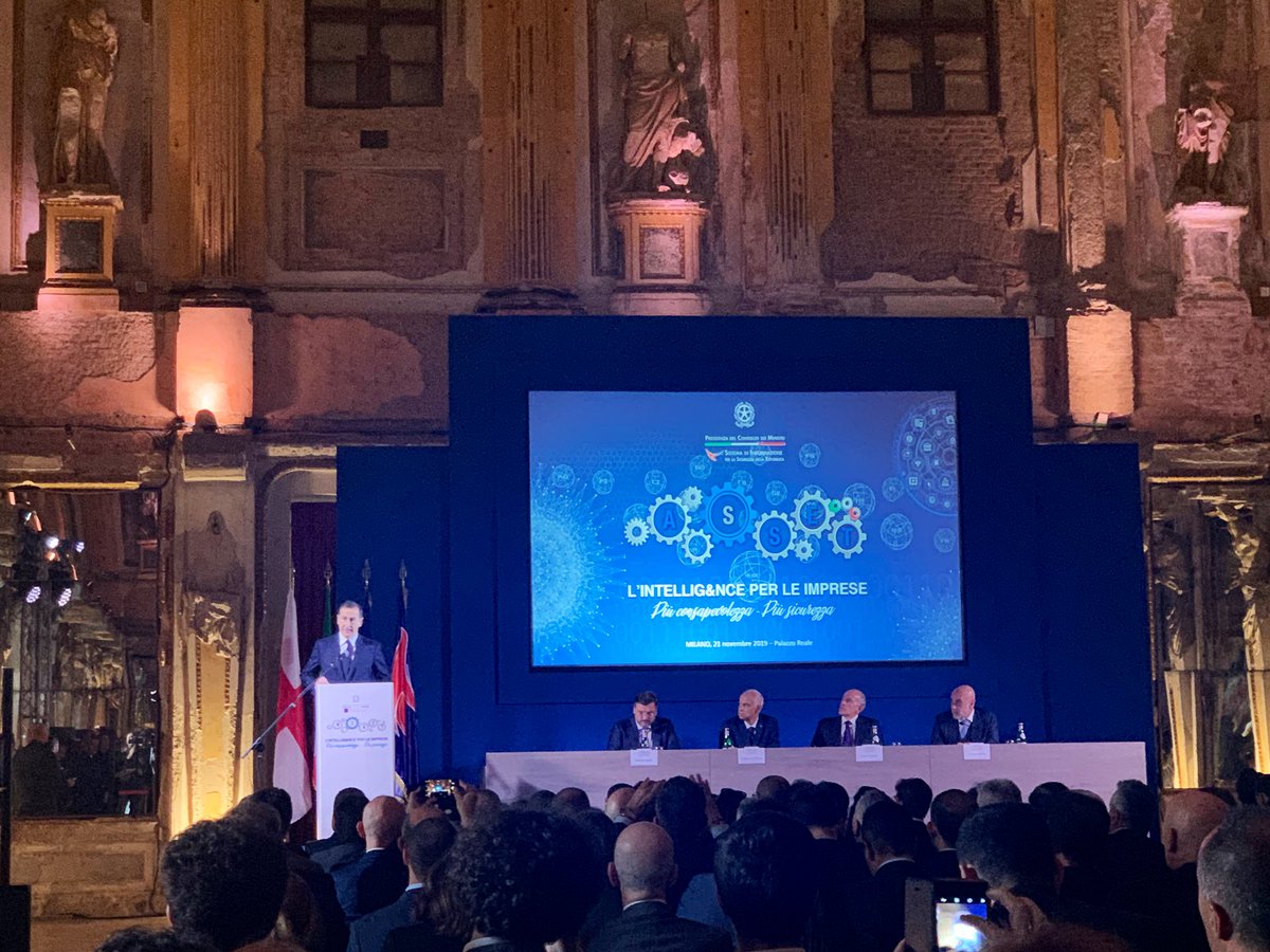 È un onore per Milano essere apripista di #asset, il roadshow di <a href="/SicNazionale/">Sicurezza Nazionale</a> che racconta alle imprese l'impegno della Presidenza del Consiglio rispetto al tema della sicurezza nazionale.
