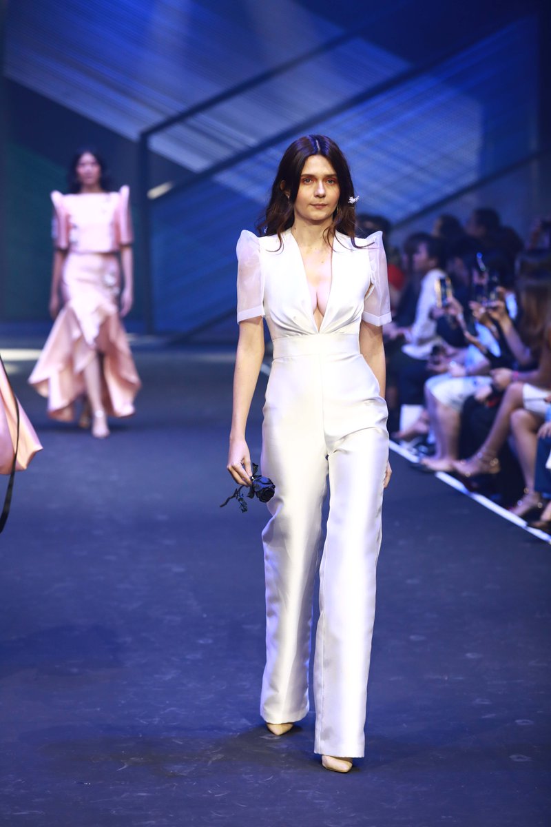 stylefestph's tweet photo. @Mark_Bumgarner is out here making the classic Philippine garment more wearable in present time. #StyleFestPH https://t.co/xH3VyzAKpe https://t.co/Xj6uo8g6mI