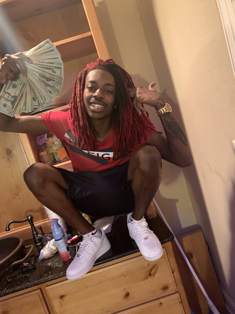 TyTDrizzle's tweet photo. Dropping Racks💰 On All Enemies☠️ TRILL❤️ Niggahz Round Me N They Ready For War🦍 #3xSHIT #CountUp #TopWolf👹 #Save1For🅿️ #FckThaOpps☠️ #FreeYung🔓 https://t.co/MyANqreNct