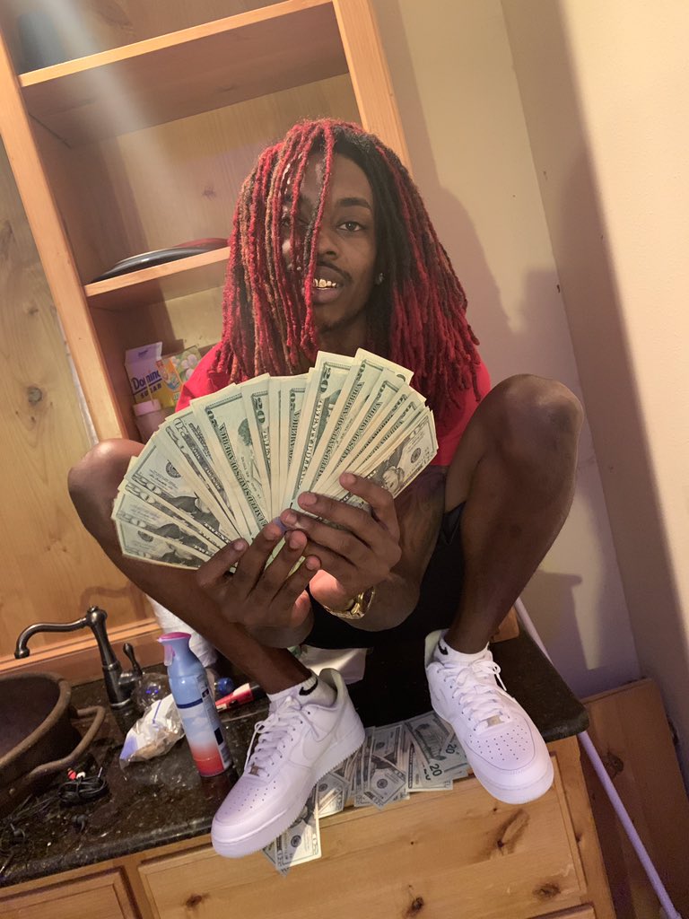 TyTDrizzle's tweet photo. Dropping Racks💰 On All Enemies☠️ TRILL❤️ Niggahz Round Me N They Ready For War🦍 #3xSHIT #CountUp #TopWolf👹 #Save1For🅿️ #FckThaOpps☠️ #FreeYung🔓 https://t.co/MyANqreNct