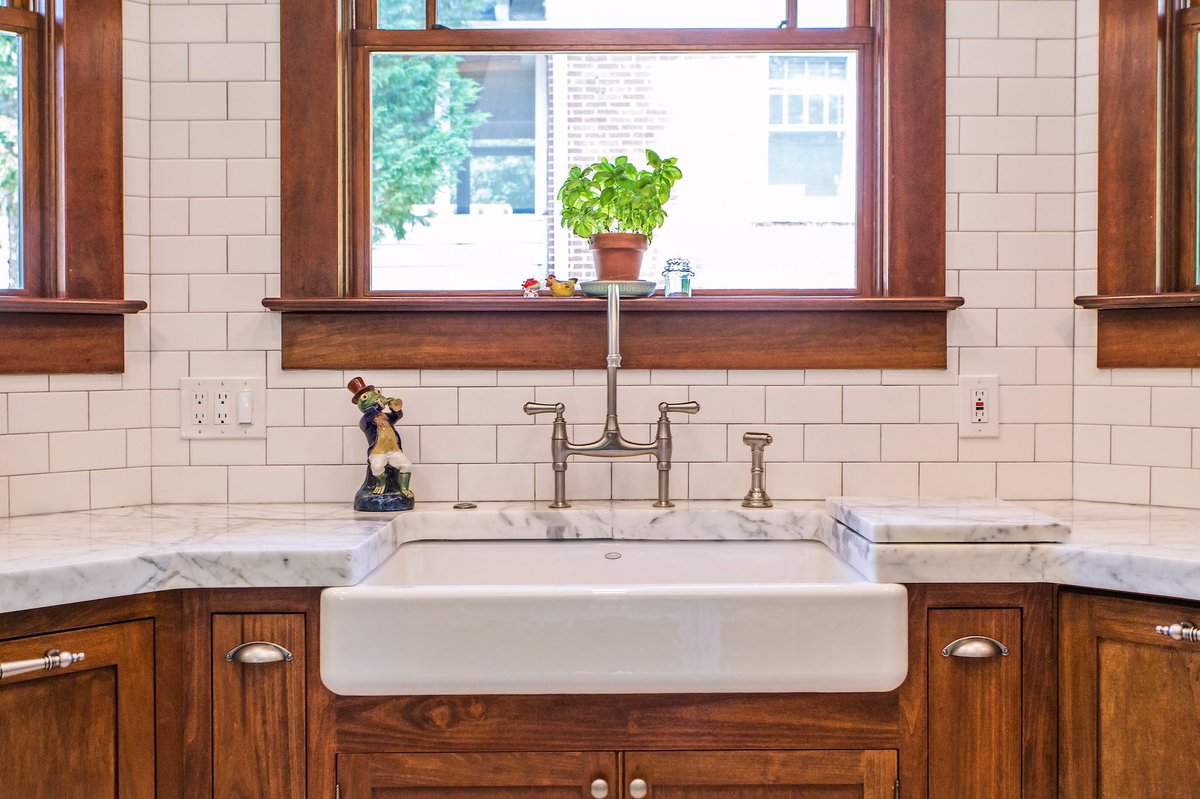 Bbidesignslns's tweet photo. Marble countertops are a marvelous adornment for this perfectly placed farm sink.
.
.
#BridgetteBoylanInteriors #BoylanInteriors #BBI #AtlantaInteriorDesign #InteriorDesign #KitchenDesign #Marble #FarmSink https://t.co/c4QqgE8k9D