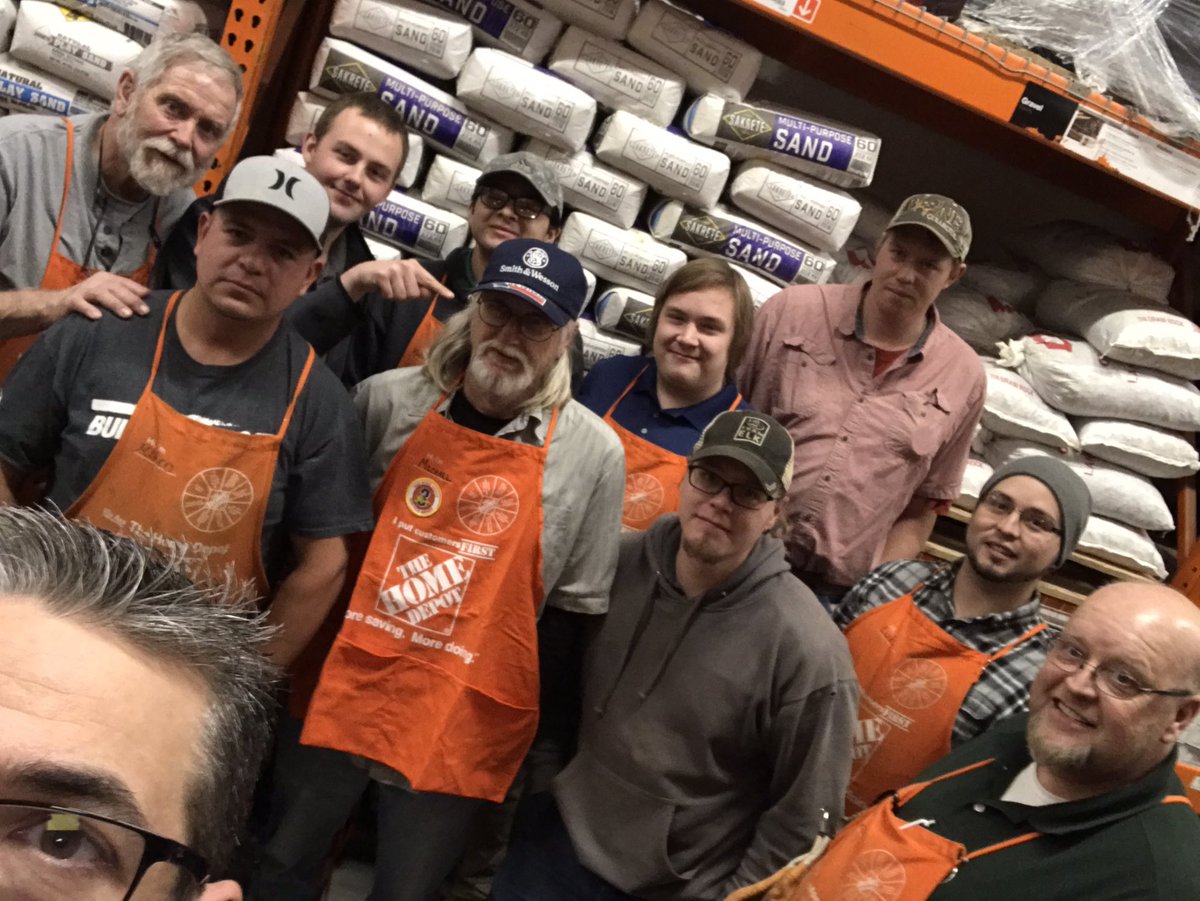 SworyDan's tweet photo. Freight appreciation night up here in Omak! Guys... thank you for all that you do every night! We couldn’t do it without you. Thank You. https://t.co/E3TYoprwRL