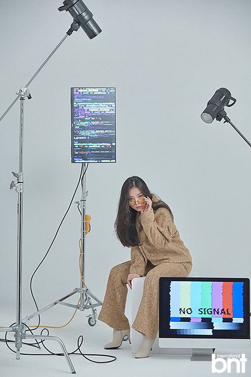 bacecampstudio's tweet photo. [bnt 화보]

에디터: 김치윤
포토그래퍼: 윤호준
의상: CLUT STUDIO, VLEEDA
주얼리: MATIAS
선글라스: Ray Ban
신발: Dr. martens
스타일리스트: Sunny Wang
헤어&amp;메이크업: 코코미카 소은, 지니 실장

자세한 인터뷰는 네이버 검색창에 'eyedi'를 검색해 주세요!
#eyedi #アイディ #아이디 #bacecamp https://t.co/abinaCAN2N
