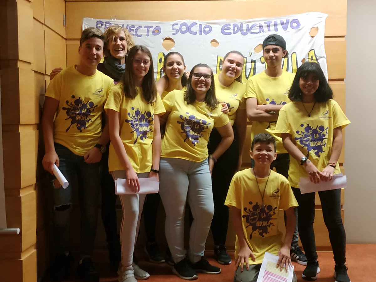 Lucía presenta resultados  del informe #eraseunavoz sobre violencia infantil,en cuya investigación ha participado como miembro del consejo asesor infantil, representando a los NNA de la brújula. Orgullosas de los brujuleros que alzan su voz por sus derechos.#30AnosDerechosNinez